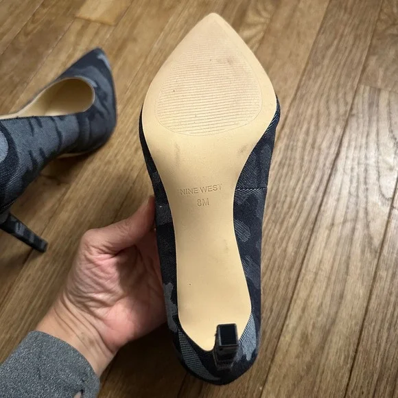 Nine West Pointed Toe Heels Gray Blue Camo Fabric Pumps Women's Size 8 - Picture 10 of 11